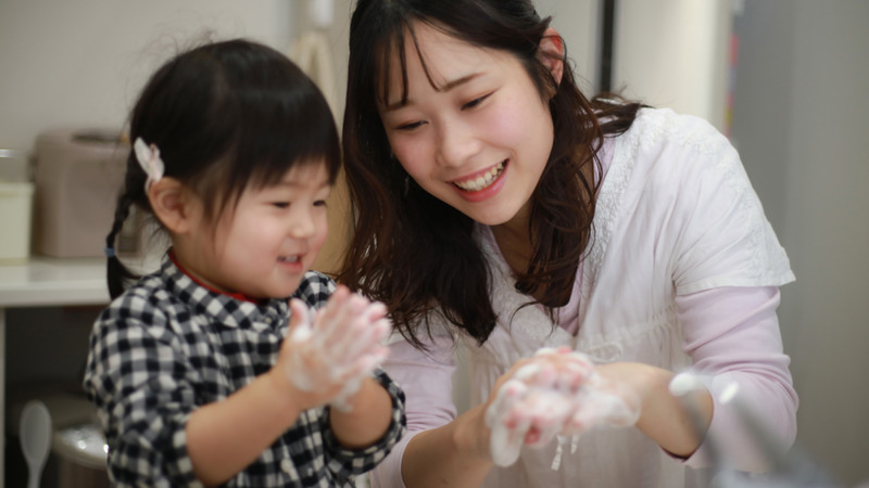 Tạo thói quen rửa tay trước khi ăn và sau khi đi vệ sinh