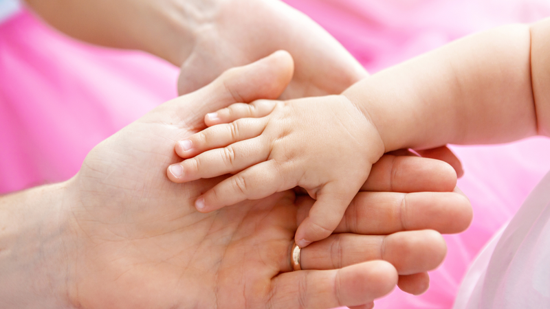 Ba mẹ nên theo dõi vùng da của trẻ sau khi sử dụng sản phẩm