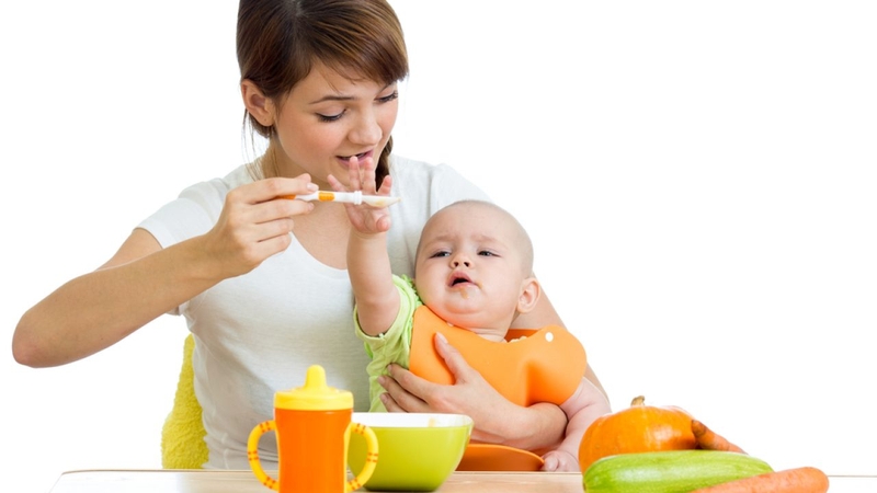 Dinh dưỡng cần thiết mẹ cần bổ sung đủ cho bé lười ăn 1