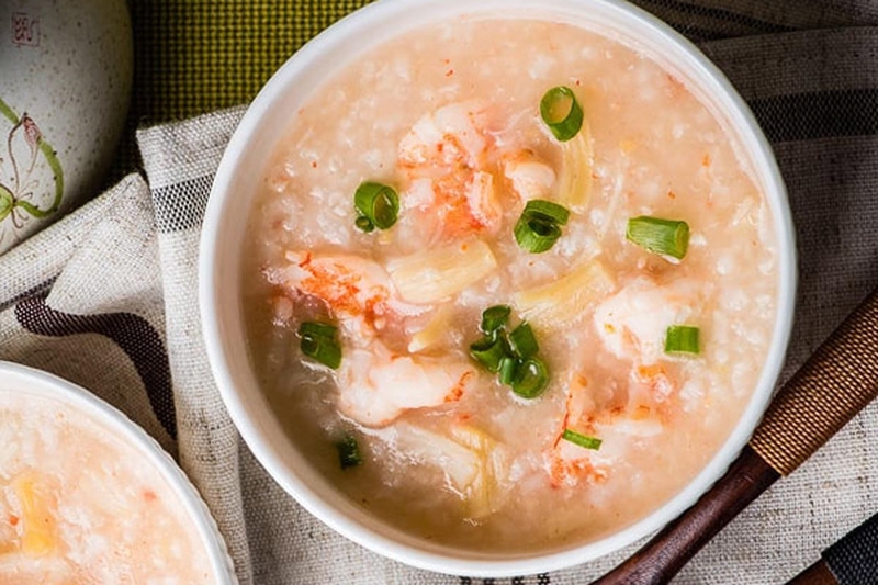 Dinh dưỡng cho bé: Cháo tôm kỵ với rau gì2