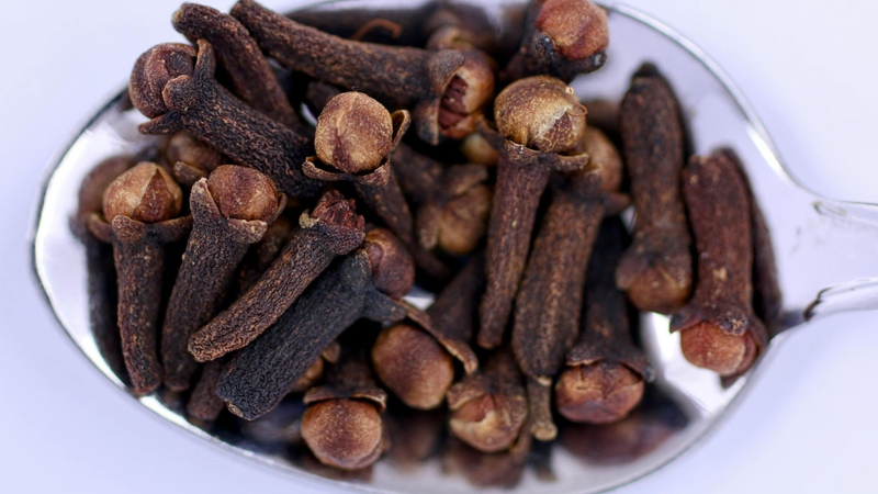 Đinh hương có thể làm gia vị trong nấu ăn hoặc sử dụng trong chăm sóc sức khỏe