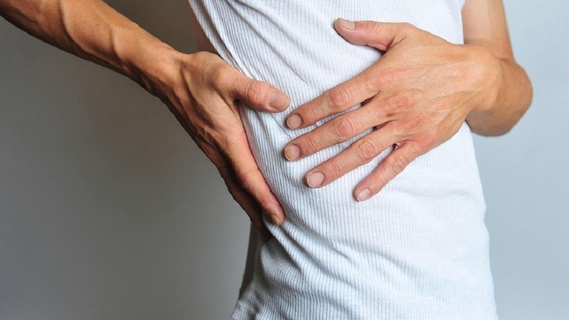 Người bệnh đau nhói vùng hạ sườn