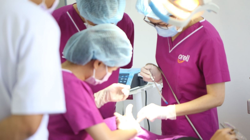 Dính thắng lưỡi là gì? Dính thắng lưỡi độ 3 có cần cắt không?2