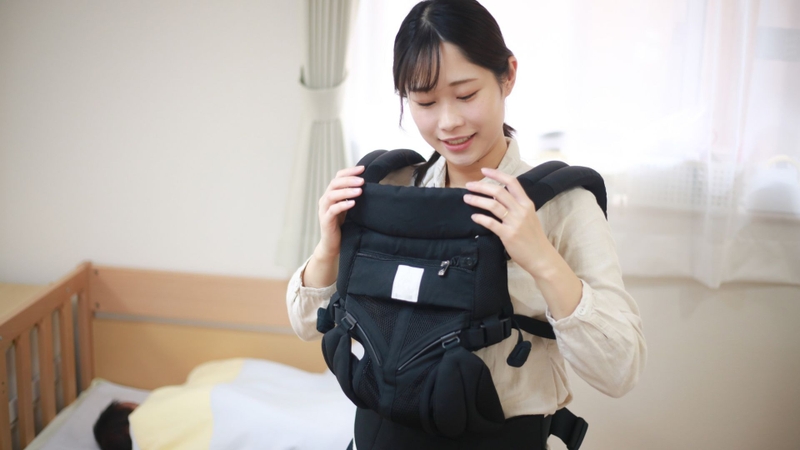 Địu em bé mang lại nhiều lợi ích cho cả trẻ và người chăm sóc