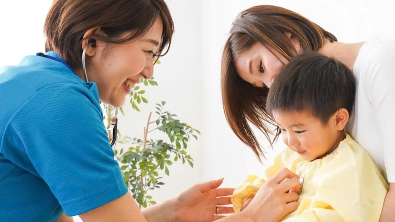 Trẻ có tiền sử bệnh hô hấp hoặc dị ứng nên được kiểm tra chức năng phổi