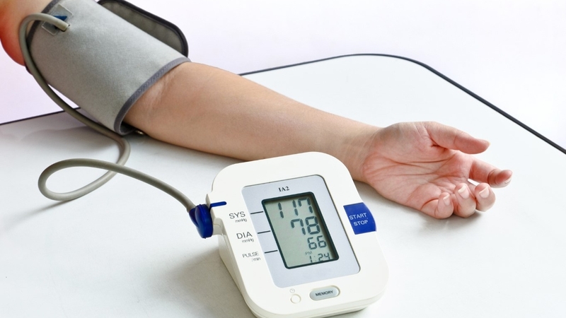 Đo huyết áp tay nào​? Hướng dẫn đo huyết áp đúng cách 1