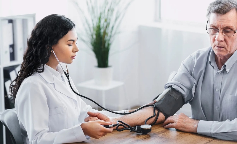 Đo huyết áp tay nào​? Hướng dẫn đo huyết áp đúng cách 3