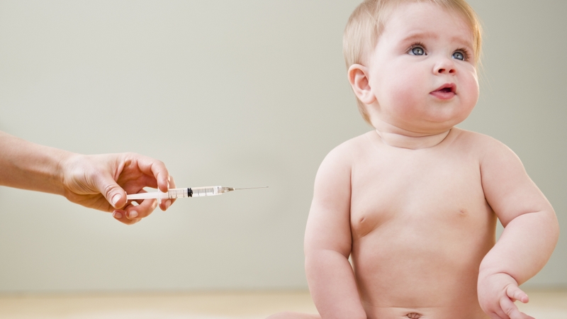 Đọc ngay: Tiêm vacxin 5 trong 1 trẻ bị sốt phải làm sao? 1
