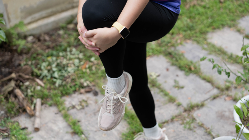 Để hạn chế tình trạng DOMS, nên khởi động kỹ trước khi tập