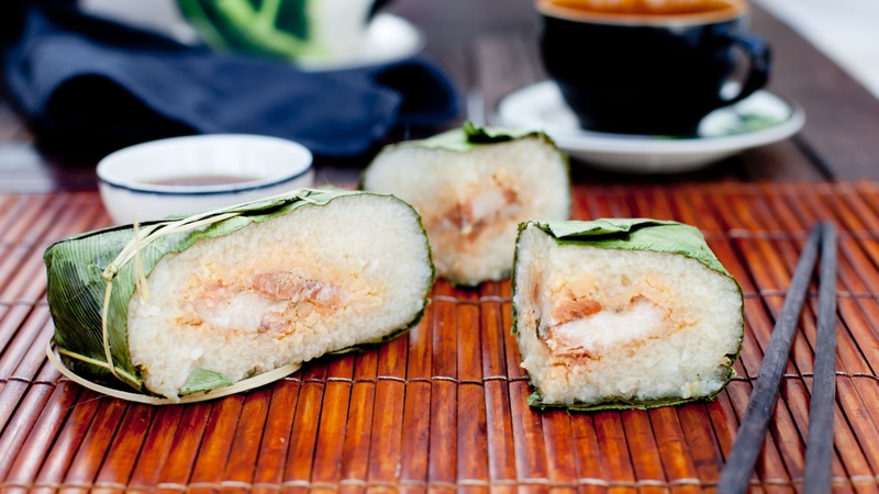 Nhóm thực phẩm giàu tinh bột như bánh chưng, bánh tét, bánh nếp dễ bị nấm mốc phát triển