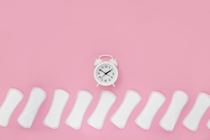 Thay băng vệ sinh để hạn chế bị hăm