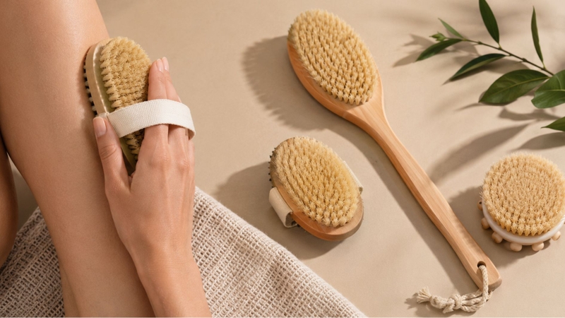 Lựa chọn bàn chải khô phù hợp giúp giảm nguy cơ tổn thương da
