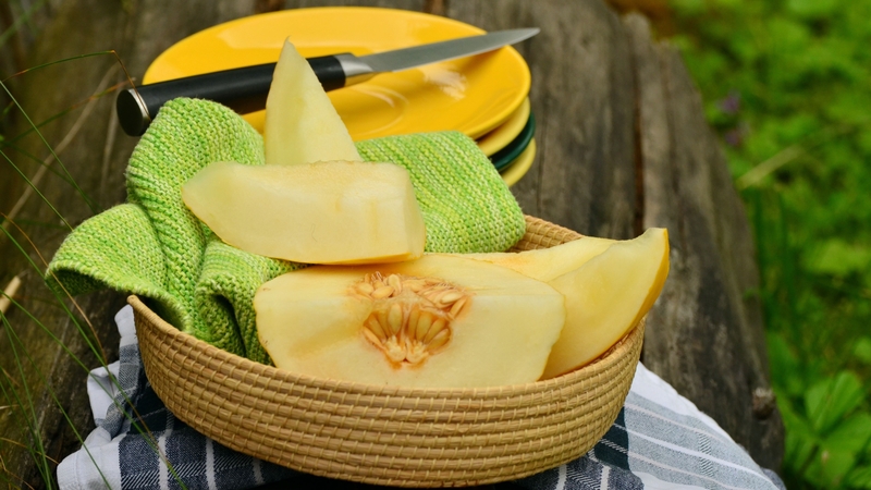 Dưa lê bị đắng có ăn được không? Tác dụng của dưa lê với sức khoẻ 1