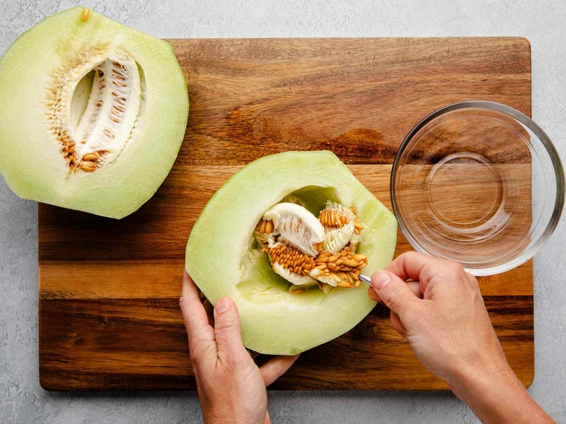 Dưa lê có ăn được hạt không? Những tác dụng bất ngờ của hạt dưa lê 2