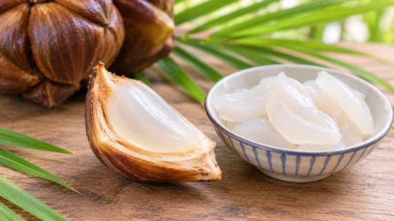 Nên ăn dừa nước vừa phải, chọn quả tươi và hạn chế thêm nhiều đường