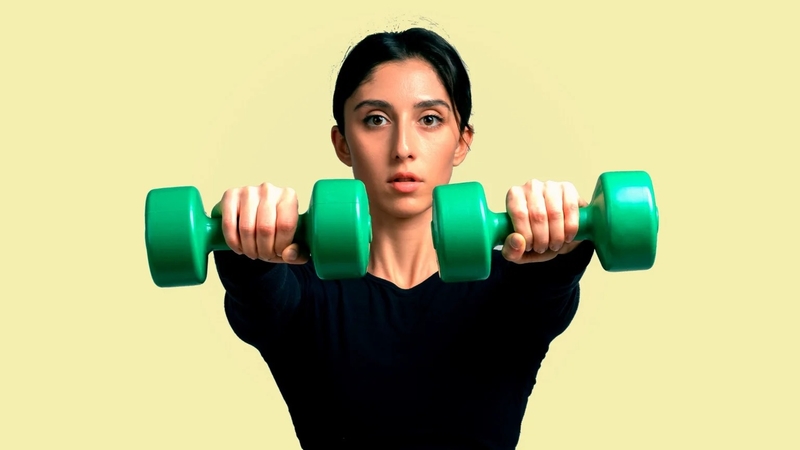 dumbbell-front-raise-la-gi-cach-tap-dumbbell-front-raise-hieu-qua 1.jpg