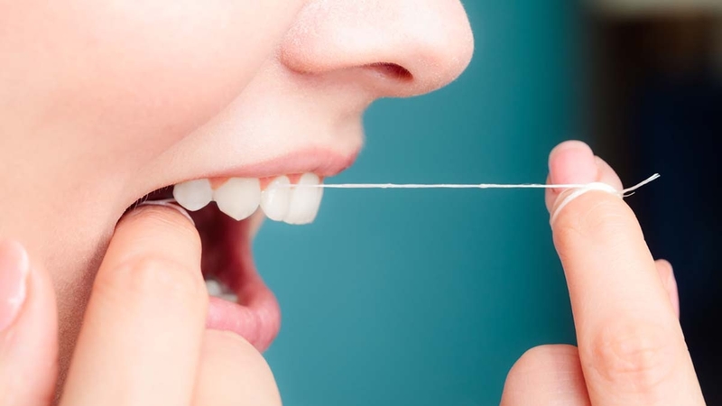 Dùng chỉ nha khoa có làm thưa răng không? 3