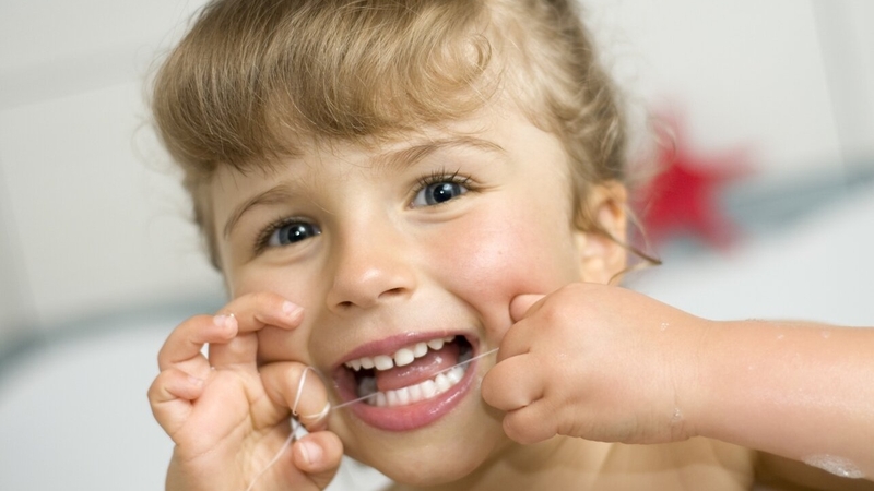 Dùng chỉ nha khoa có làm thưa răng không? 4