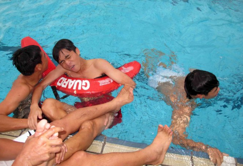 Đừng chủ quan với chuột rút khi bơi - Gợi ý cách xử trí đúng nhất 2