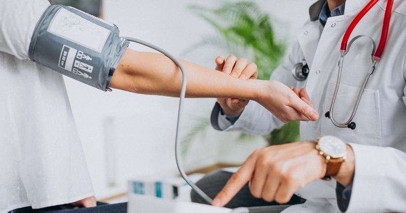 Đứng dậy bị choáng: Nguyên nhân và cách khắc phục 1