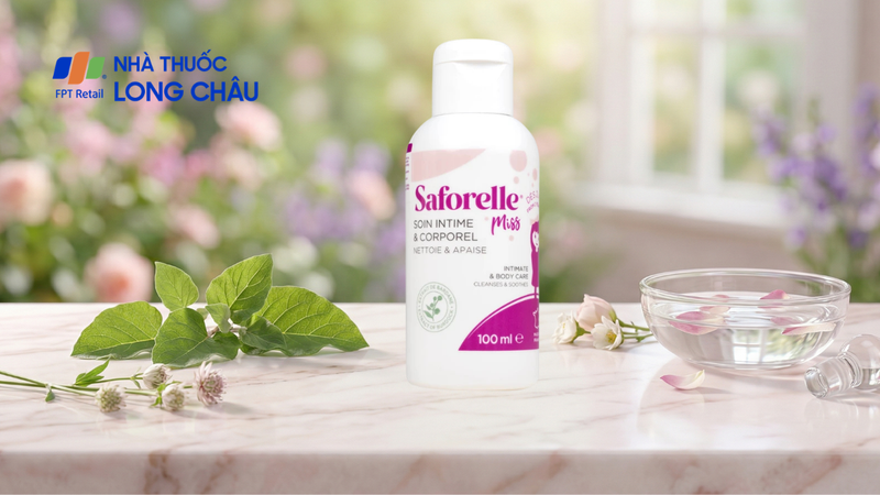 dung-dich-ve-sinh-cho-be-saforelle-miss-diu-nhe-bao-ve-vung-kin-100-ml.png