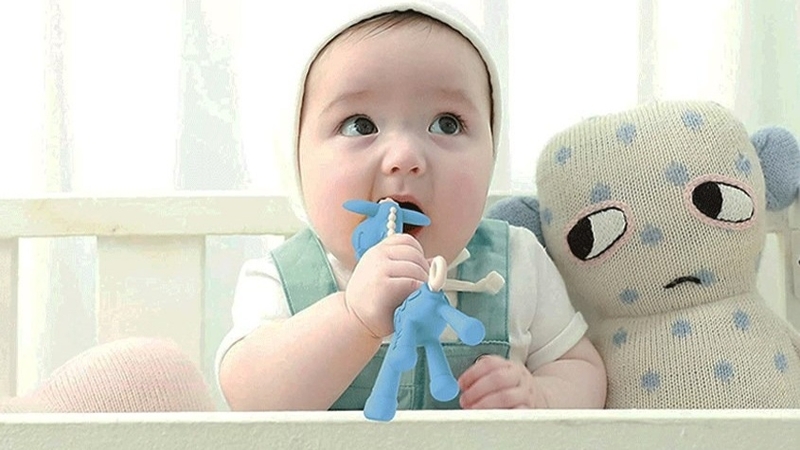 Dùng đồ gặm nướu cho bé có tốt không? 2