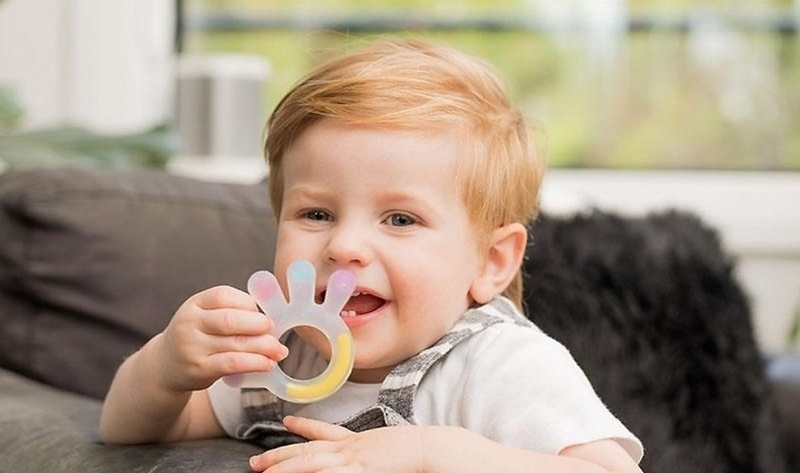 Dùng đồ gặm nướu cho bé có tốt không? 1