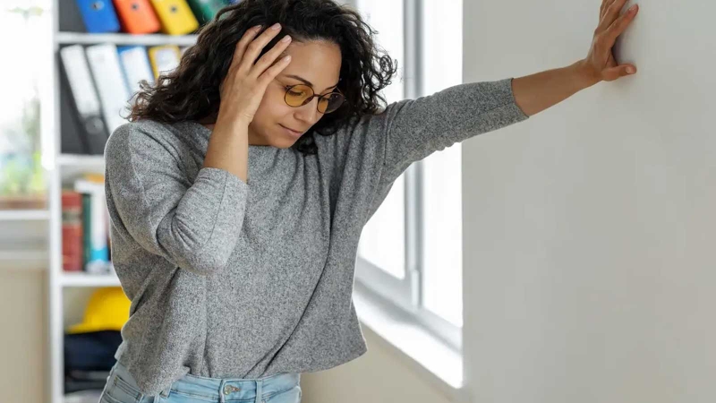 Đứng lên ngồi xuống bị chóng mặt là bệnh gì? Cách khắc phục 1