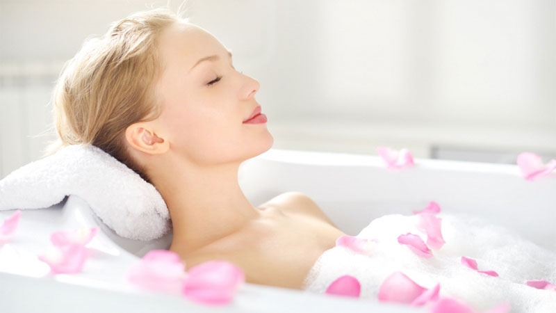 Đừng quên dùng sữa dưỡng thể trắng da chống nắng trong mùa hè này3