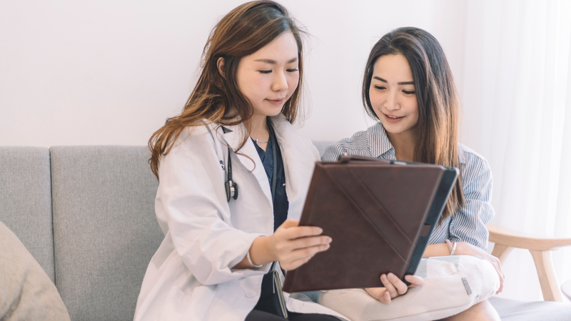 Nên tham khảo ý kiến bác sĩ da liễu để được hướng dẫn cụ thể trước khi quyết định sử dụng sản phẩm chăm sóc da