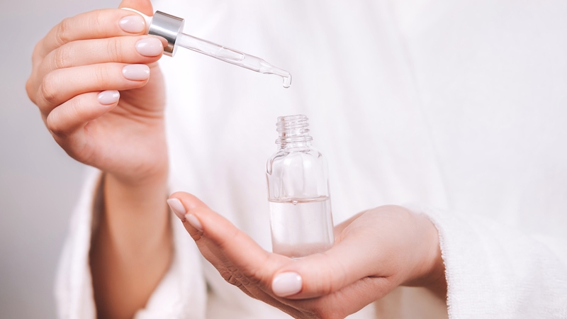 Sử dụng Retinol có làm trắng da không? Hoạt chất chỉ hỗ trợ dưỡng sáng và đều màu, không làm da trắng bật tone