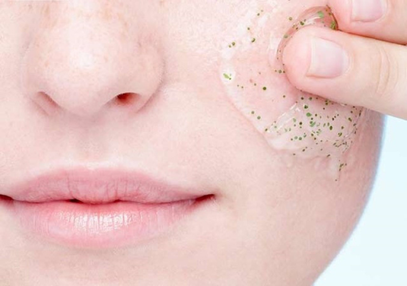 Tìm hiểu nguyên nhân dùng sữa rửa mặt bị nổi mụn 2