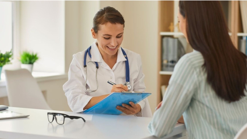 Đưa ra lời khuyên khám tâm lý với người bệnh trầm cảm