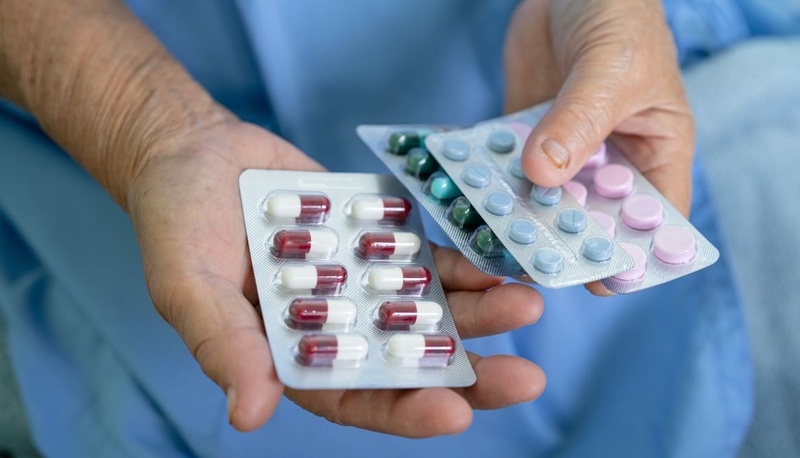 Dùng thuốc kháng sinh cho người cao tuổi và lưu ý quan trọng cần biết 1