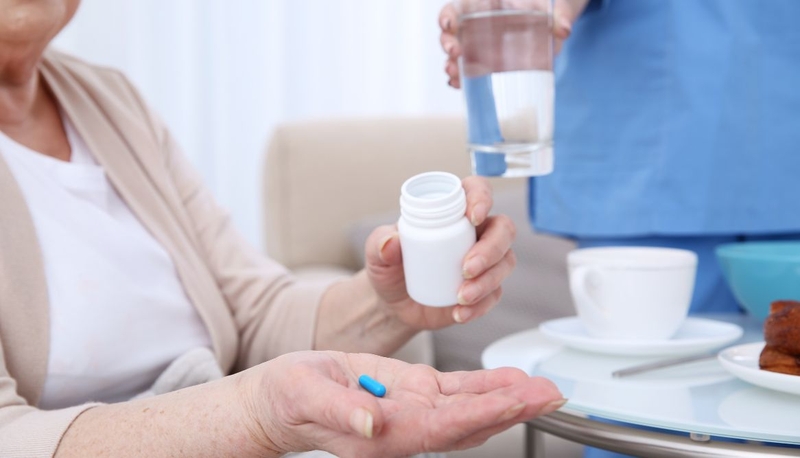 Dùng thuốc kháng sinh cho người cao tuổi và lưu ý quan trọng cần biết 3