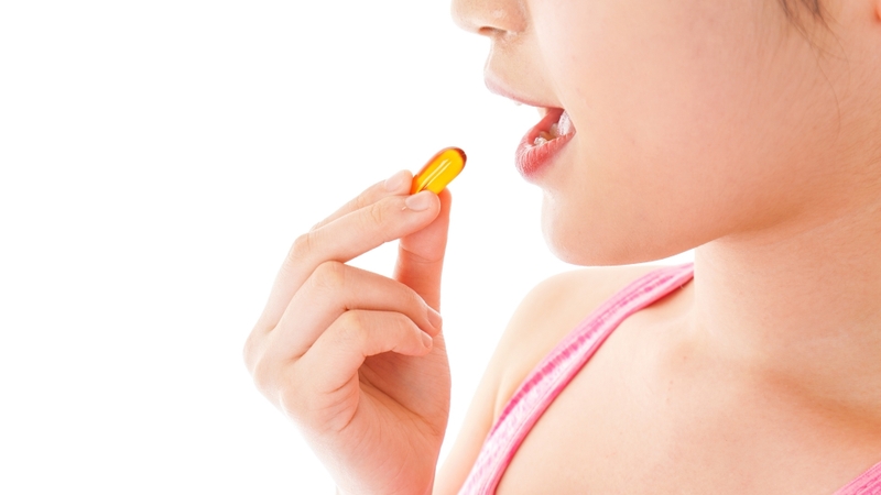 Thuốc nhuận tràng bôi trơn giúp phủ lớp dầu lên phân và thành ruột, giảm ma sát khi đi tiêu