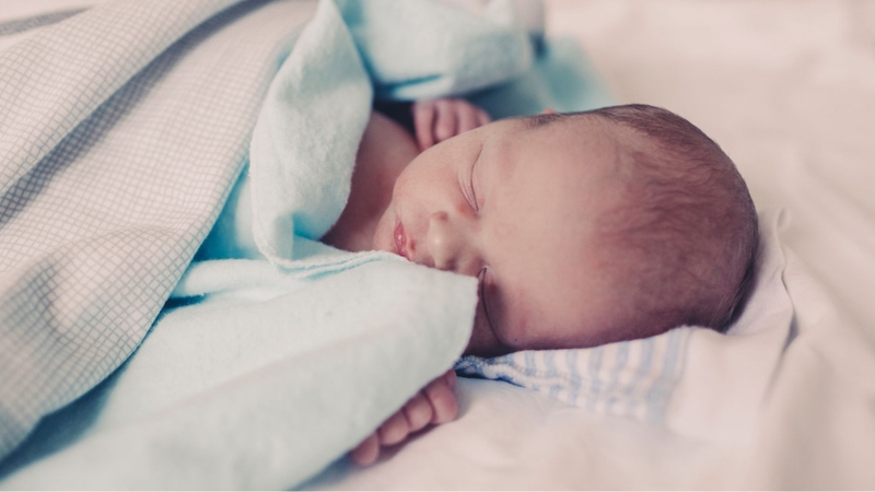 Đường gờ trên đầu trẻ sơ sinh khiến nhiều bậc cha mẹ lo lắng