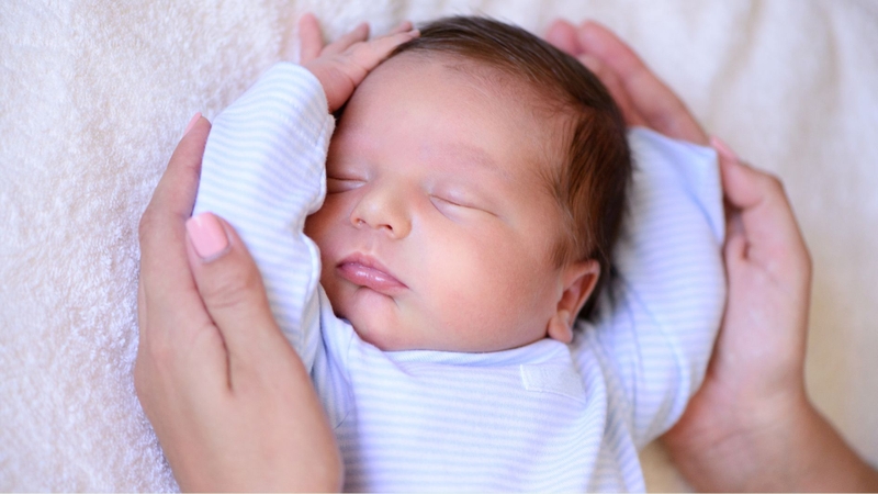 Đường gờ trên đầu trẻ sơ sinh thường không nguy hiểm