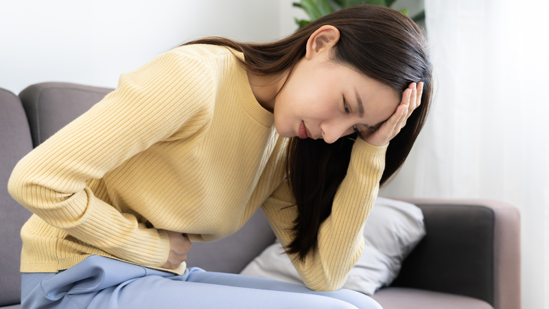 Đau bụng xảy ra liên tục là một trong những dấu hiệu về bệnh lý đường tiêu hóa