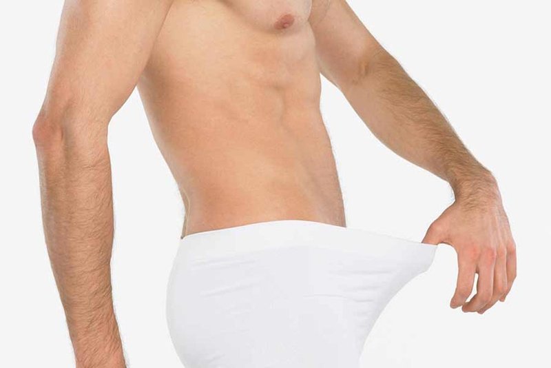 Dương vật chào cờ buổi sáng là do có sự kích thích vật lý