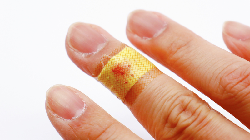 Đứt tay máu chảy không ngừng phải làm gì?