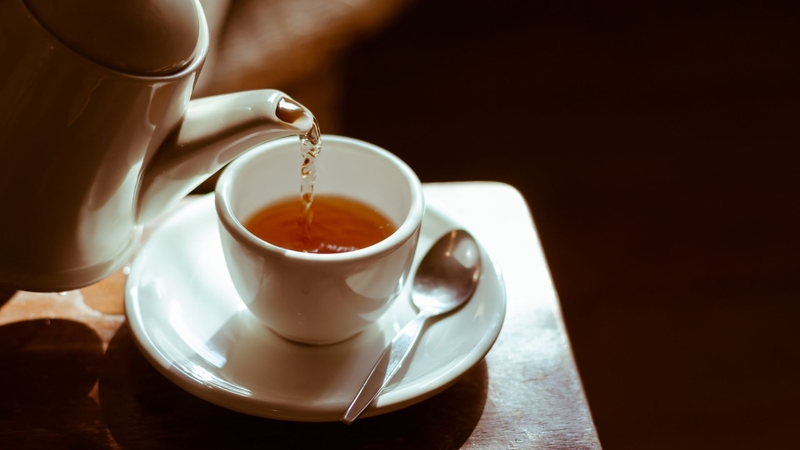 Earl Grey tea được pha chủ yếu từ nước nên có thể đóng góp vào lượng chất lỏng tiêu thụ hằng ngày