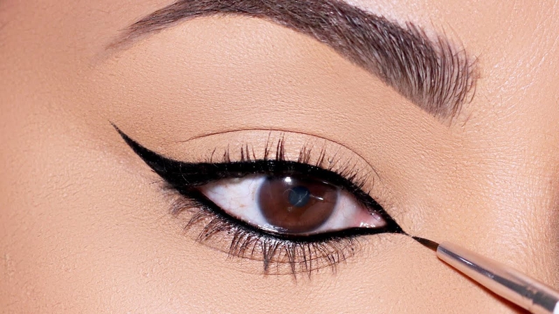 Eyeliner là gì? Cách xử lý eyeliner bị khô hiệu quả 1