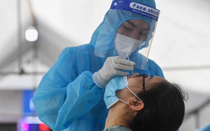 Giải đáp thắc mắc F0 không triệu chứng có bị lây không 1