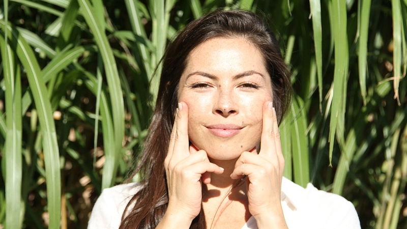 Face Yoga - Bí quyết cho làn da săn chắc, trẻ đẹp 1