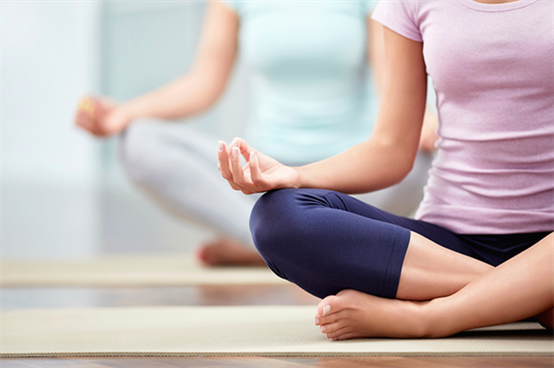 Yoga giúp giảm các yếu tố nguy cơ gây bệnh tim, bao gồm cả cholesterol cao