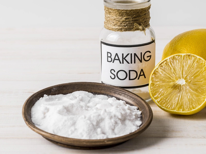 Tẩy lông chân bằng kem đánh răng và baking soda