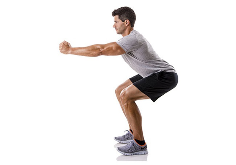Bài tập squat giúp cơ đùi trước, sau và cả cơ mông được săn chắc