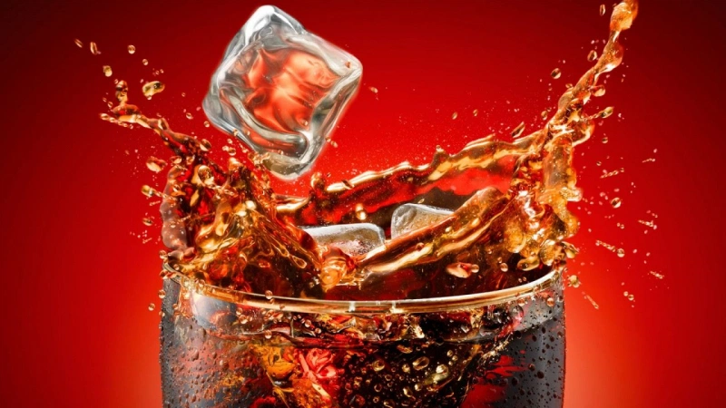 Uống nước ngọt có ga thường xuyên có thể làm tăng nguy cơ mắc bệnh tim mạch và trầm cảm
