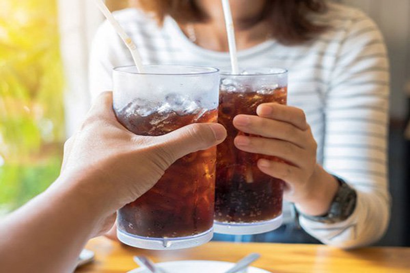 Nước ngọt có ga là một thức uống dễ gây nghiện cho trẻ em, thanh thiếu niên và cả người lớn